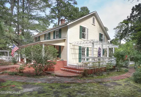 Exterior - 40 Caddell Rd, Pinehurst, NC 28374 photo 3 of 15