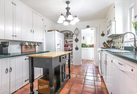 Kitchen - 40 Caddell Rd, Pinehurst, NC 28374 photo 1 of 3