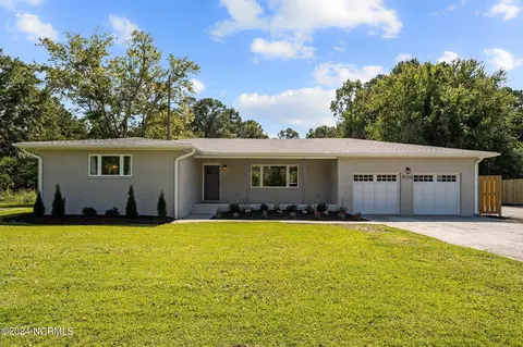 506 Old Folkstone Rd, Holly Ridge, NC 28445
