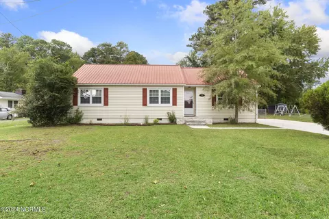 139 Sandy Dr, Jacksonville, NC 28546