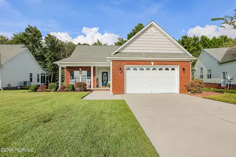 104 Winterlochen Dr, Jacksonville, NC 28540