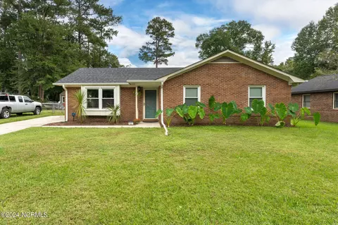 127 Meadowood Dr, Wilmington, NC 28411