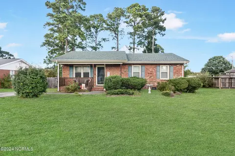 100 Plymouth Cir, Hamlet, NC 28345