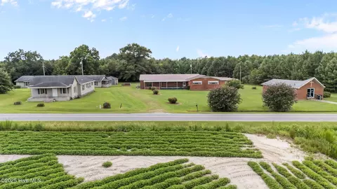 1814 Hickory Grove Rd, Williamston, NC 27892