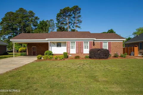 605 Allen St, Clinton, NC 28328