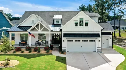 255 Bluenose Ln, Hampstead, NC 28443