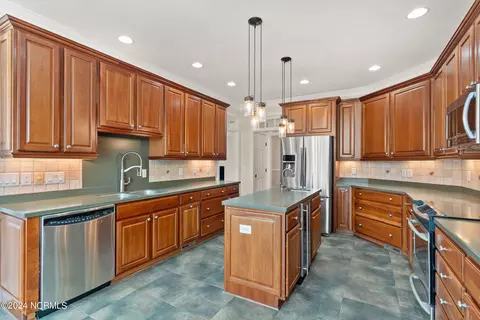 Kitchen - 104 E Colonnade Dr, Hampstead, NC 28443 photo 2 of 4