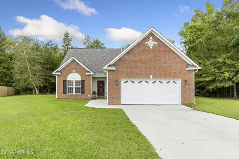 102 Mayfield Ct, Jacksonville, NC 28540