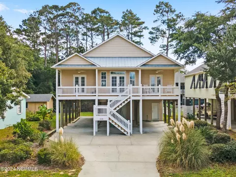 316 NE 49th St, Oak Island, NC 28465