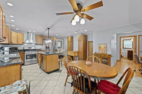 Kitchen - 4687 Neuse Rd, Kinston, NC 28501 photo 5 of 7