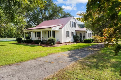 Exterior - 4687 Neuse Rd, Kinston, NC 28501 photo 2 of 11