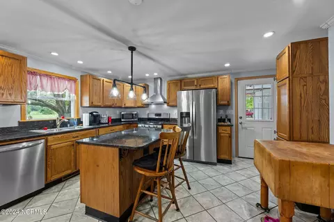 Kitchen - 4687 Neuse Rd, Kinston, NC 28501 photo 7 of 7