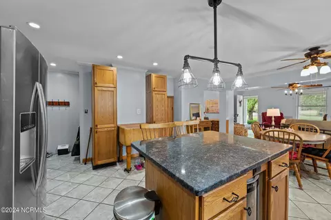 Kitchen - 4687 Neuse Rd, Kinston, NC 28501 photo 3 of 7