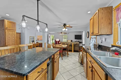 Kitchen - 4687 Neuse Rd, Kinston, NC 28501 photo 4 of 7