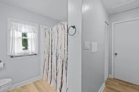Bath - 4687 Neuse Rd, Kinston, NC 28501 photo 3 of 3