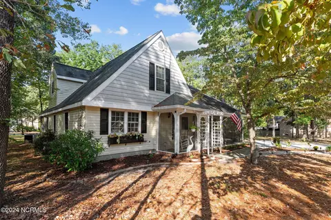 6308 Cardinal Dr, New Bern, NC 28560