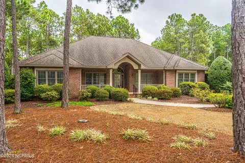 5 Augusta Dr, Southern Pines, NC 28387