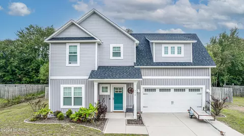 310 Holbrook Ln, Hubert, NC 28539