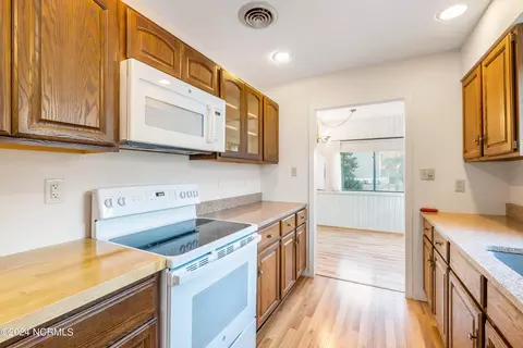 228 W Eden St, Kill Devil Hills, NC 27948 photo 27