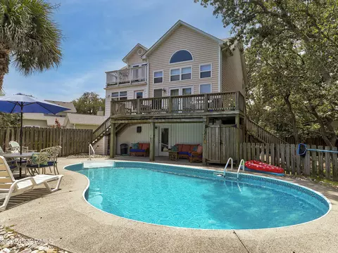 402 Tahiti Ct, Carolina Beach, NC 28428