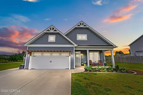 96 Crestwood Ct, Hampstead, NC 28443