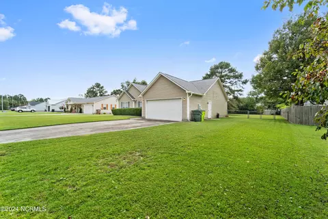 Exterior - 111 Fodder Dr, Hubert, NC 28539 photo 3 of 11