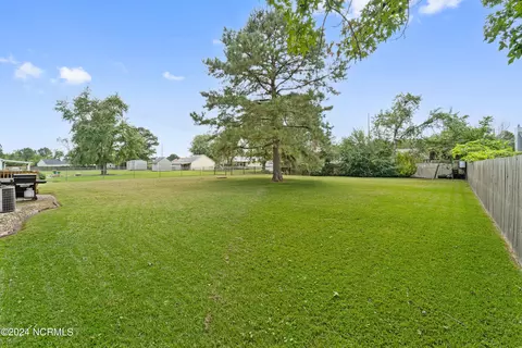 Exterior - 111 Fodder Dr, Hubert, NC 28539 photo 6 of 11