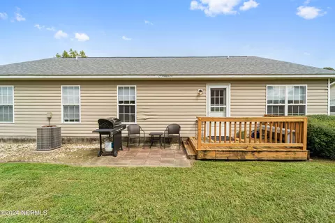 Exterior - 111 Fodder Dr, Hubert, NC 28539 photo 2 of 11