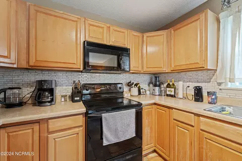 Kitchen - 111 Fodder Dr, Hubert, NC 28539 photo 4 of 8