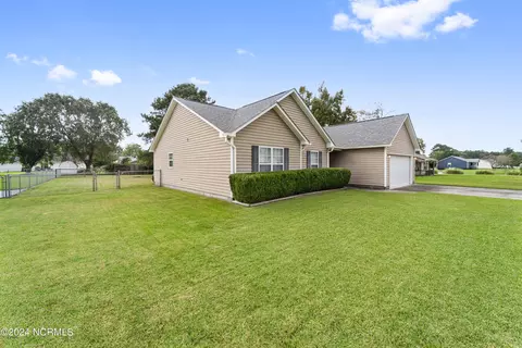 Exterior - 111 Fodder Dr, Hubert, NC 28539 photo 5 of 11