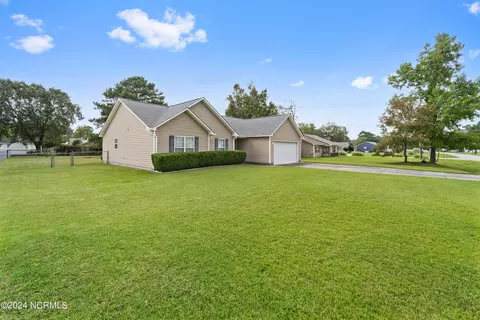 Exterior - 111 Fodder Dr, Hubert, NC 28539 photo 8 of 11