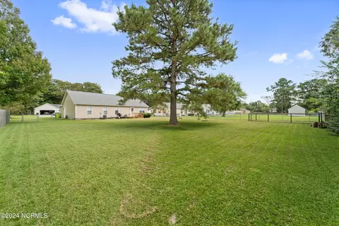 Exterior - 111 Fodder Dr, Hubert, NC 28539 photo 4 of 11