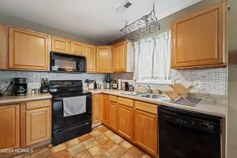 Kitchen - 111 Fodder Dr, Hubert, NC 28539 photo 7 of 8