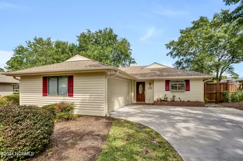 1207 Two Mile Cir W, Wilmington, NC 28405