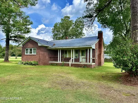 3798 Penderlea Hwy, Watha, NC 28478