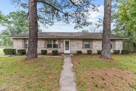 1 Stoney Rd, Castle Hayne, NC 28429