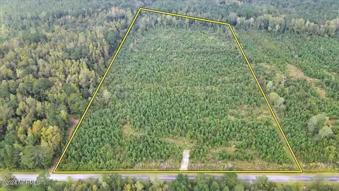 260 Andermora Rd, Maple Hill, NC 28454
