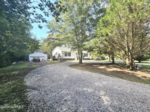 402 NW Backwoods Rd, Moyock, NC 27958