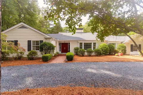 45 Shaw Rd SW, Pinehurst, NC 28374