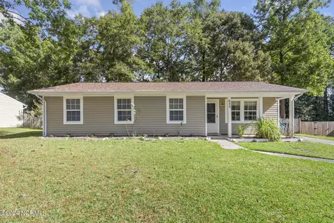622 Shadowridge Rd, Jacksonville, NC 28546