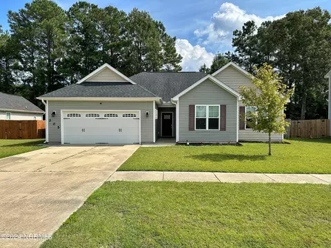 205 Dairyfarm Rd, Jacksonville, NC 28546