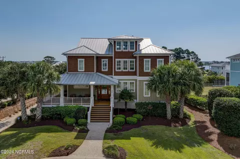 309 E Island View Dr, Hampstead, NC 28443