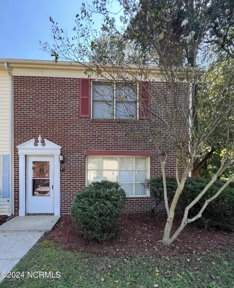 2901 Cedar Creek Rd #F, Greenville, NC 27834