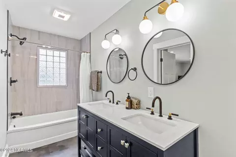 Bath - 12 N 23rd St, Wilmington, NC 28405 photo 2 of 4