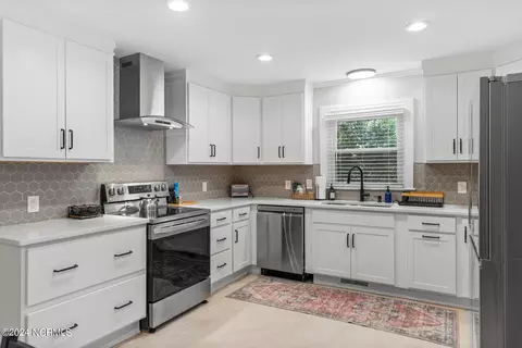 Kitchen - 12 N 23rd St, Wilmington, NC 28405 photo 2 of 3