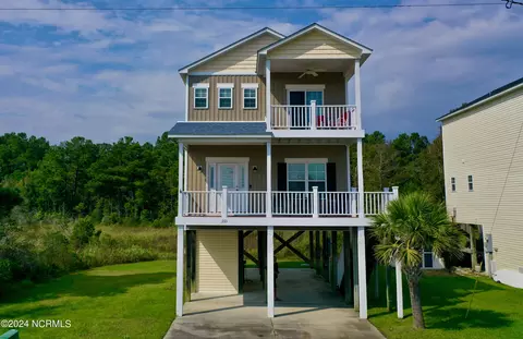 250 Riverside Dr, Sneads Ferry, NC 28460