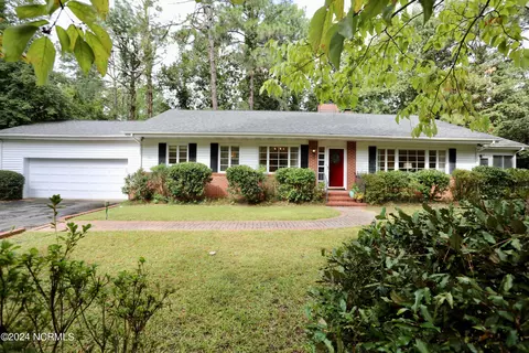 230 Pinegrove Rd, Southern Pines, NC 28387