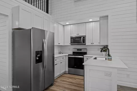 Kitchen - 124 Long Pond Loop, Swansboro, NC 28584 photo 6 of 6