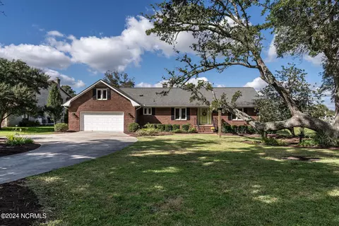 511 Neptune Dr, Cape Carteret, NC 28584