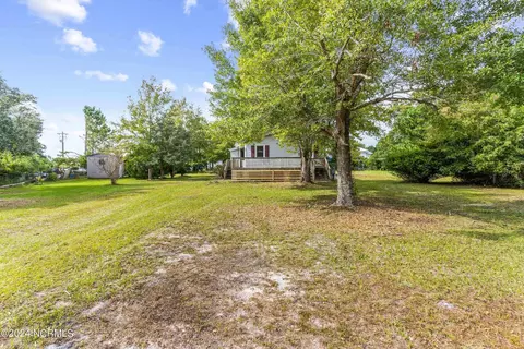 Exterior - 301 Electric Ln, Hampstead, NC 28443 photo 3 of 5